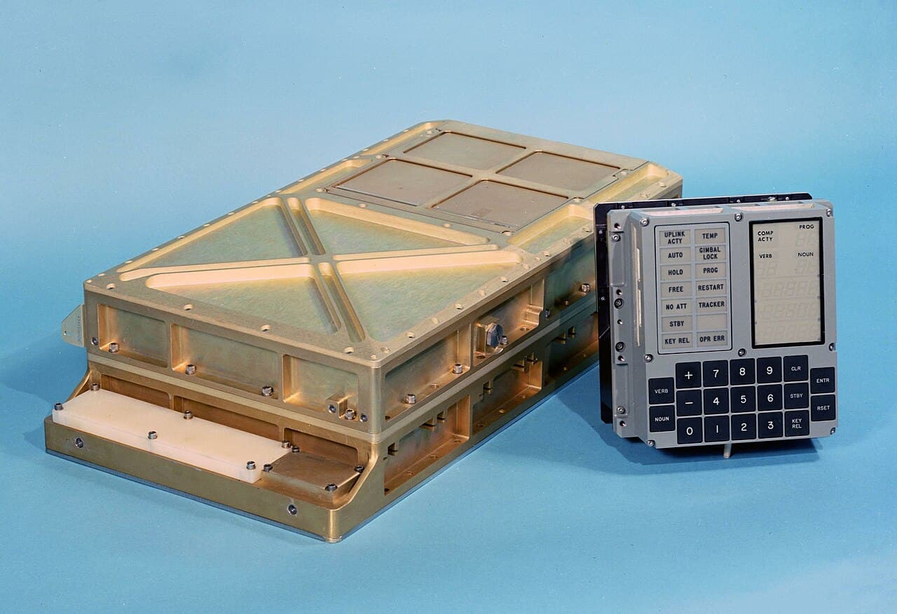 Apollo navigācijas dators un DSKY